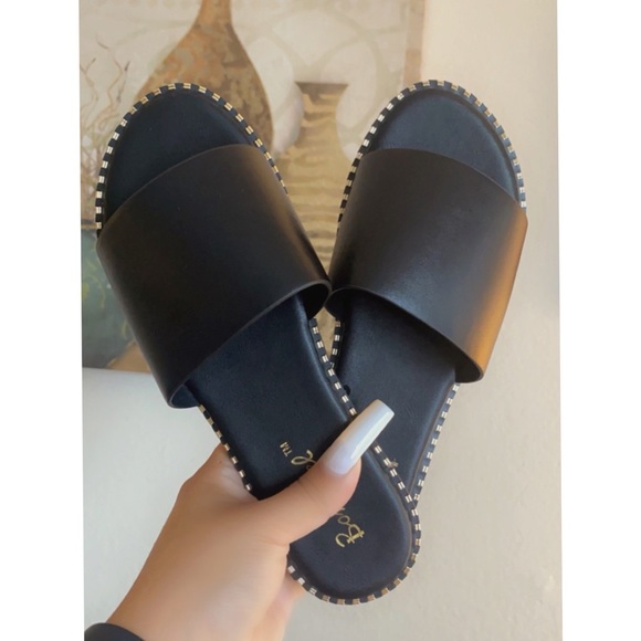 Shoes - NWT!! Black, Size 10 Womens Flat Slide Summer Sandals